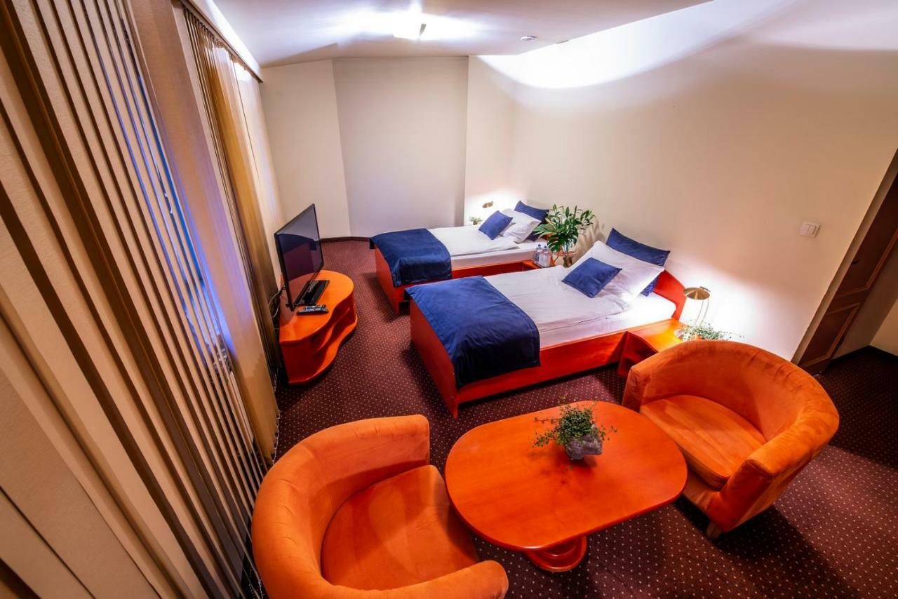 Hotel Royal Gliwice Bagian luar foto